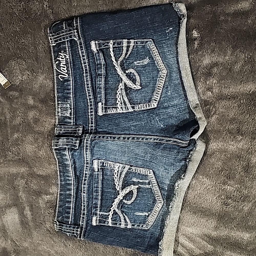 Vanity Shorts - Picture 2 of 3